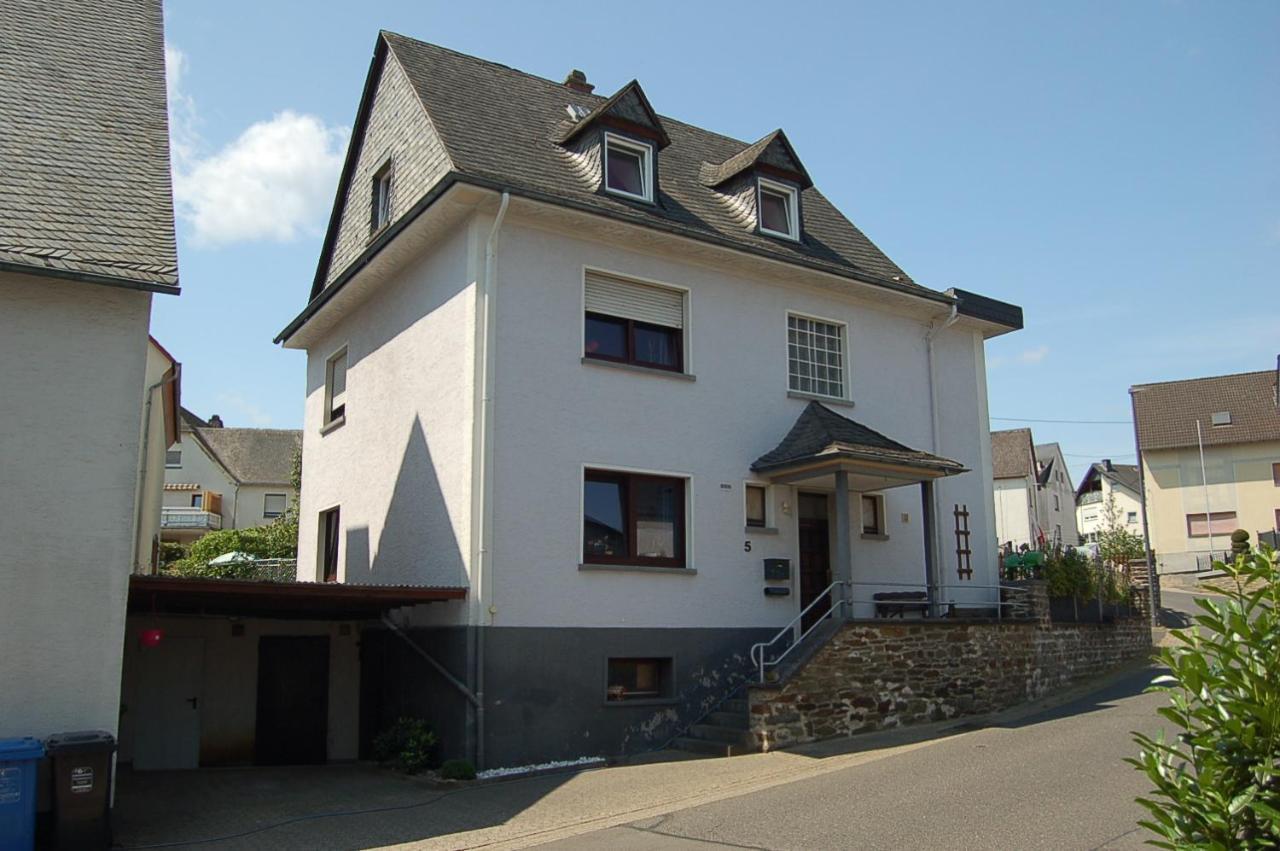 Niederburger Herberge Buitenkant foto